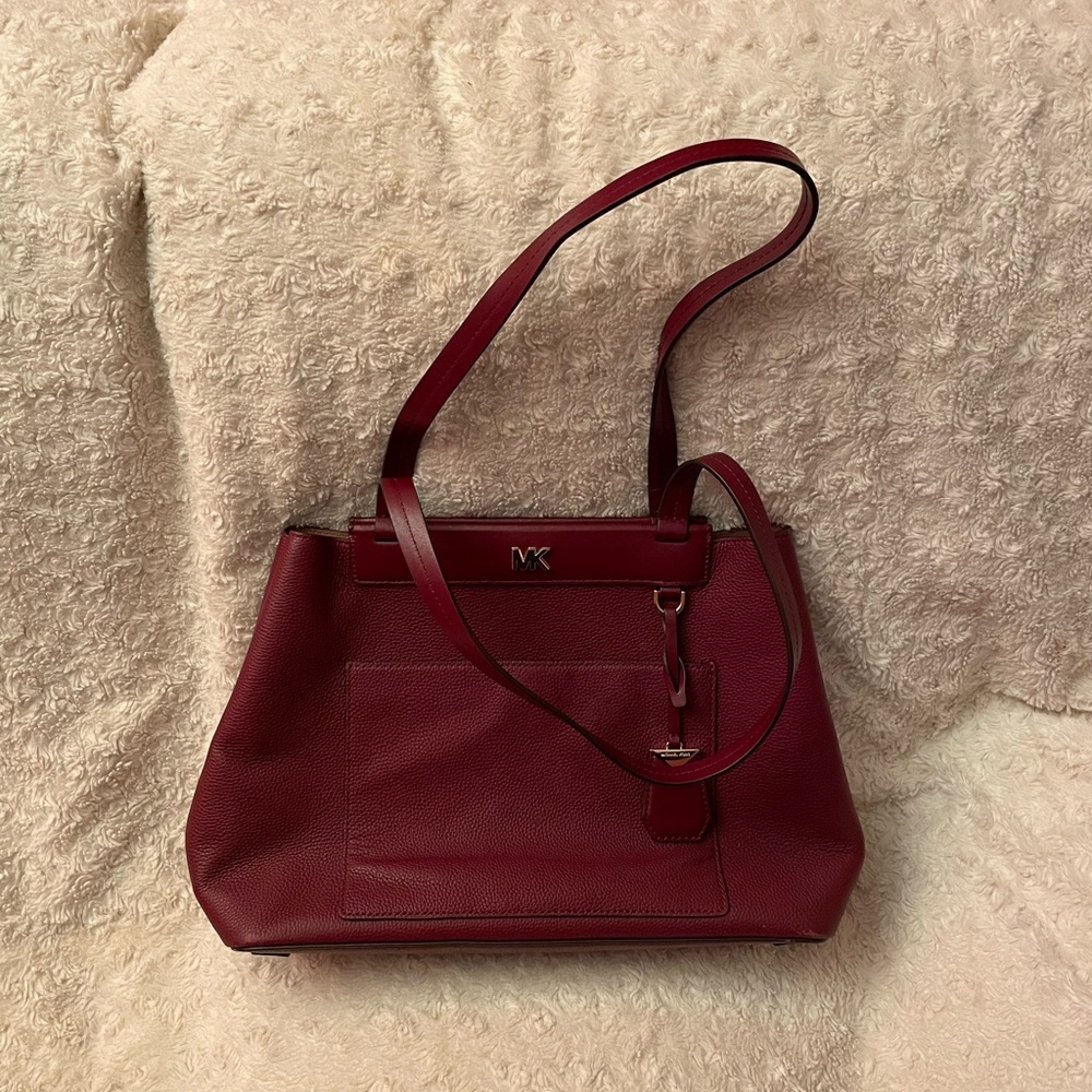 MICHAEL Michael Kors Meredith East West Bonded Leather Tote Bag in Oxblood red